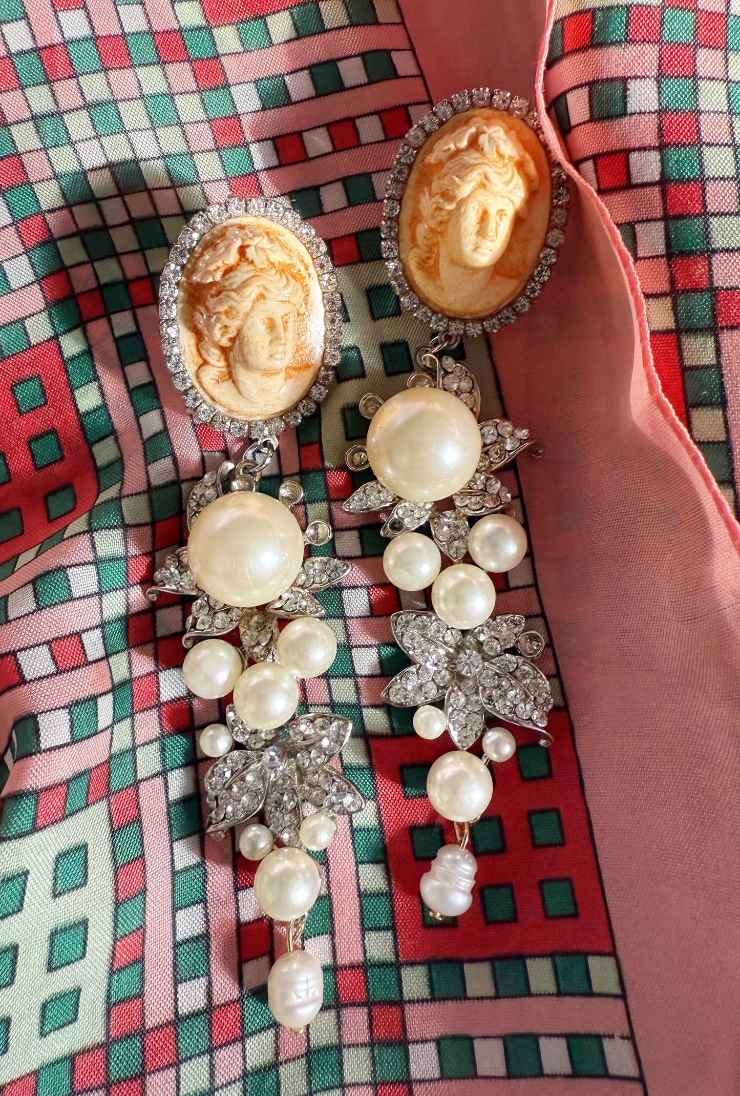 Pearly rhinestone cameo earrings