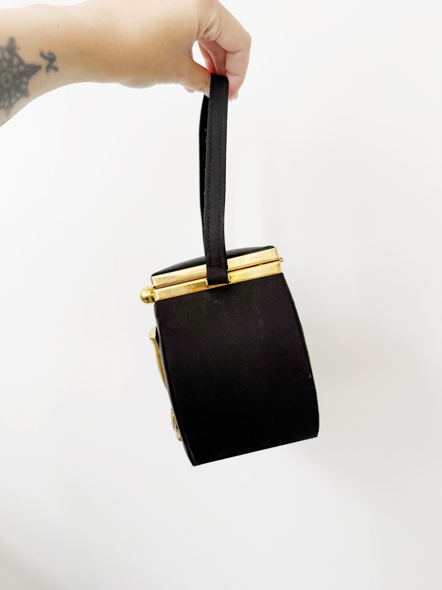 Gallery wall hands in purse