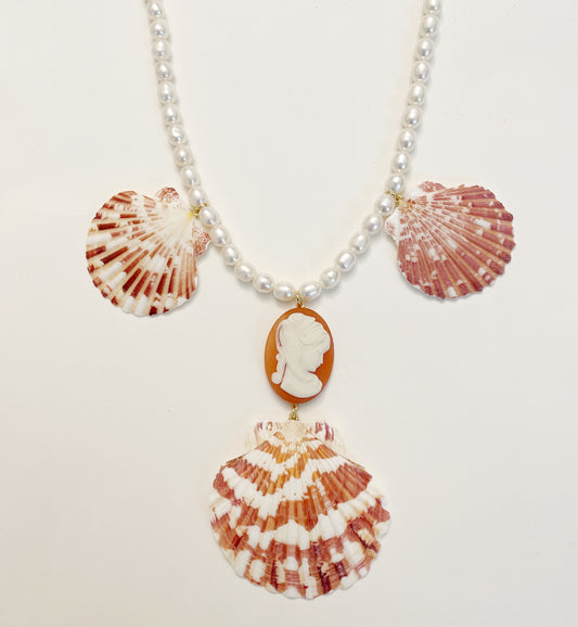 Cameo shell pearl necklace