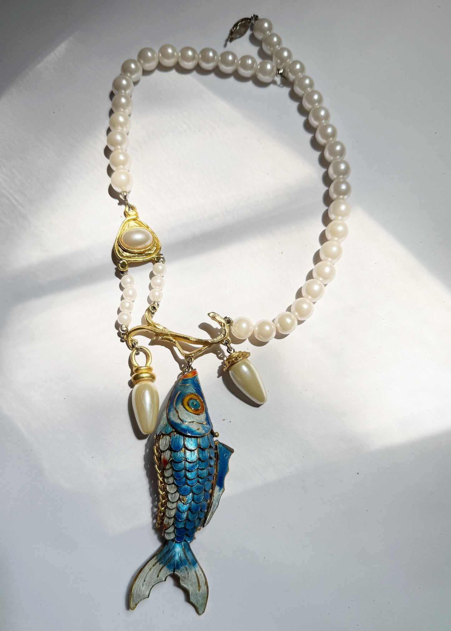 Pearly fish necklace