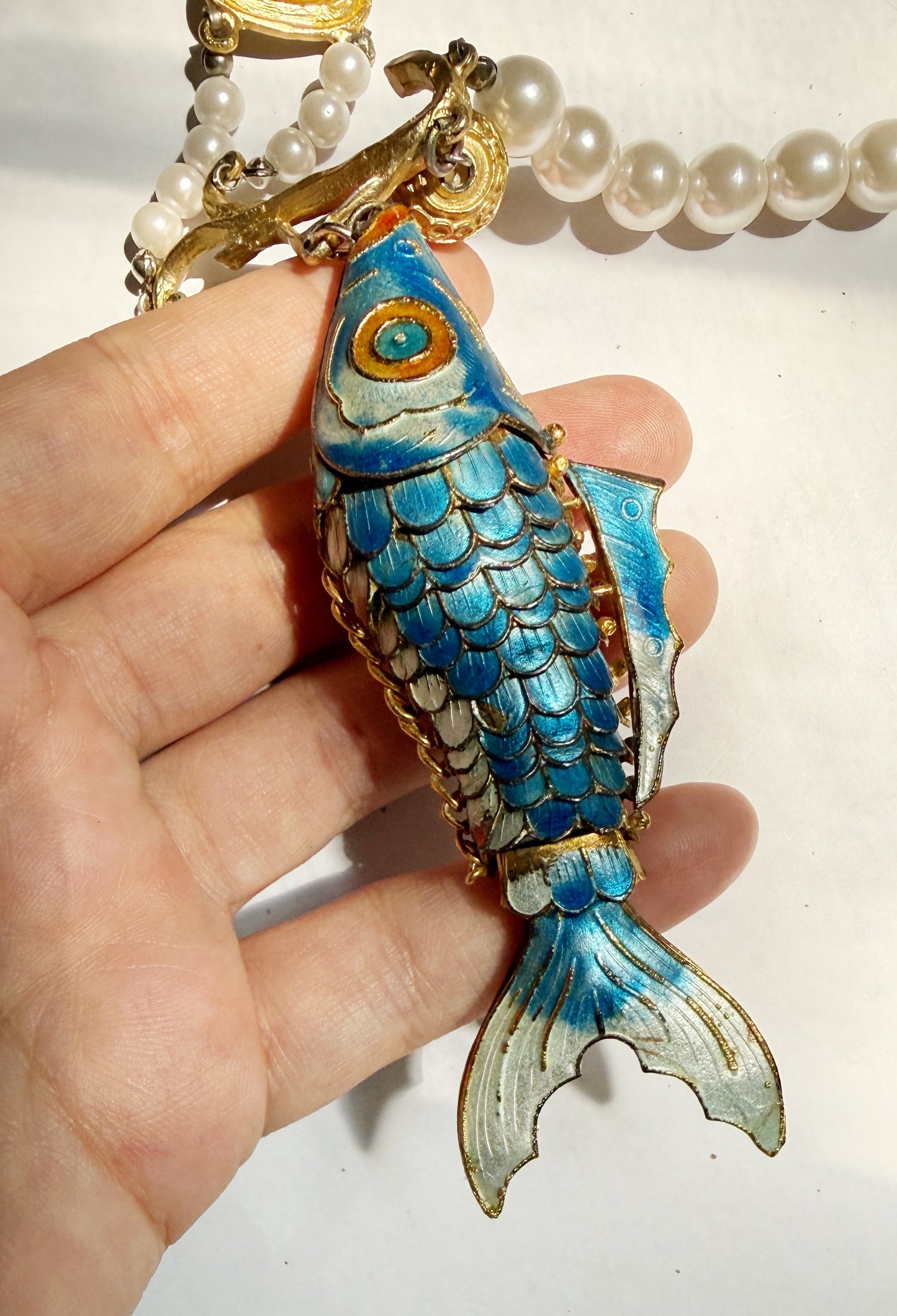 Pearly fish necklace