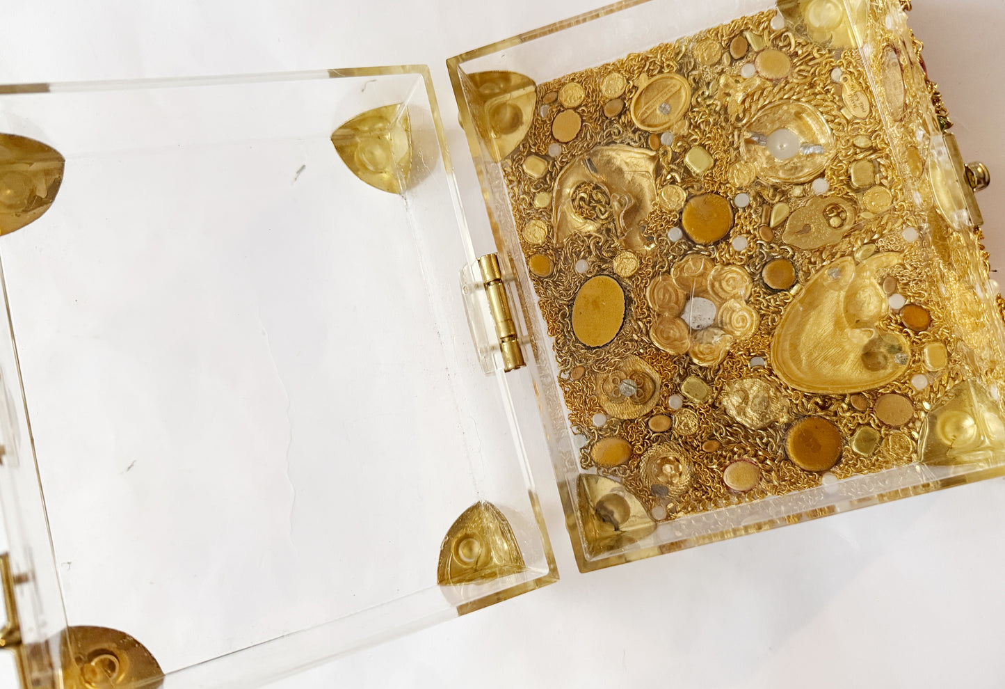 Hidden treasure purse