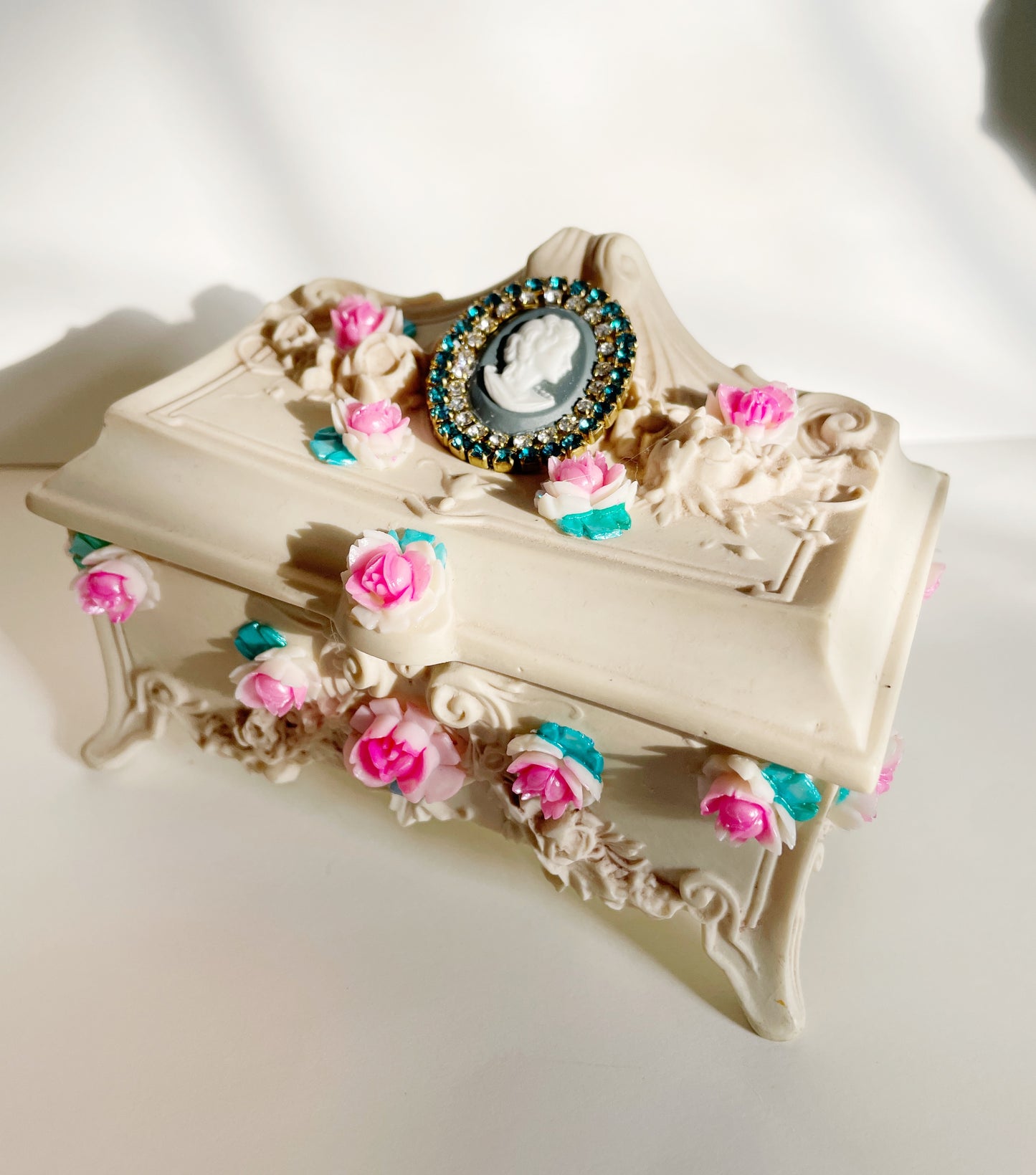 Rose garden jewelry box