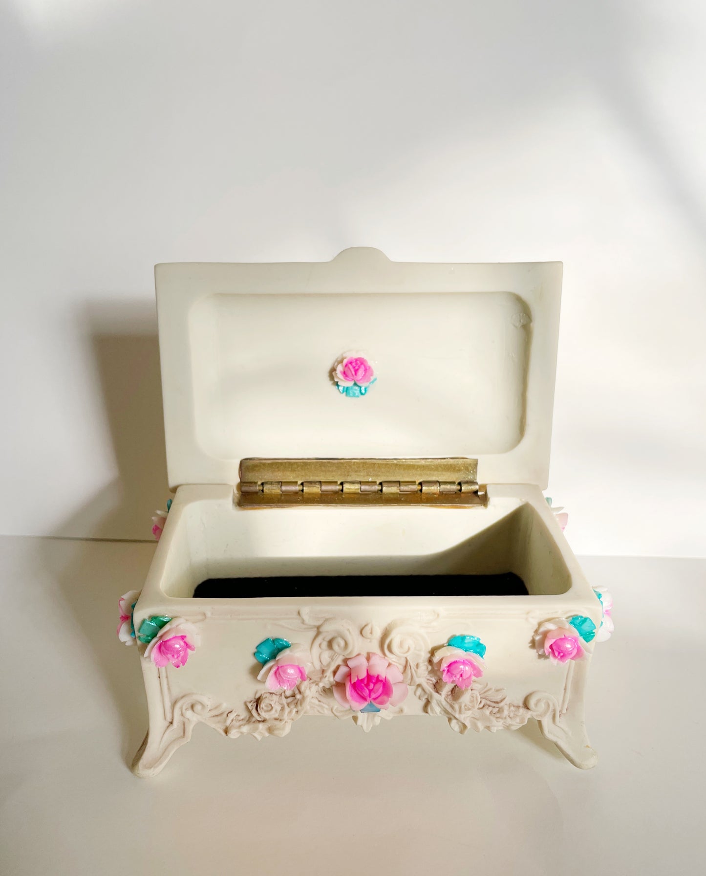 Rose garden jewelry box