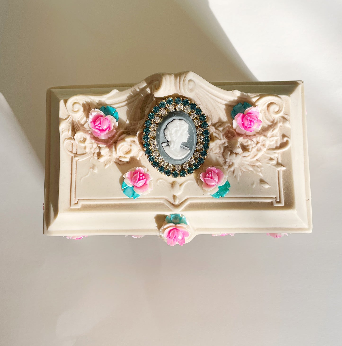 Rose garden jewelry box