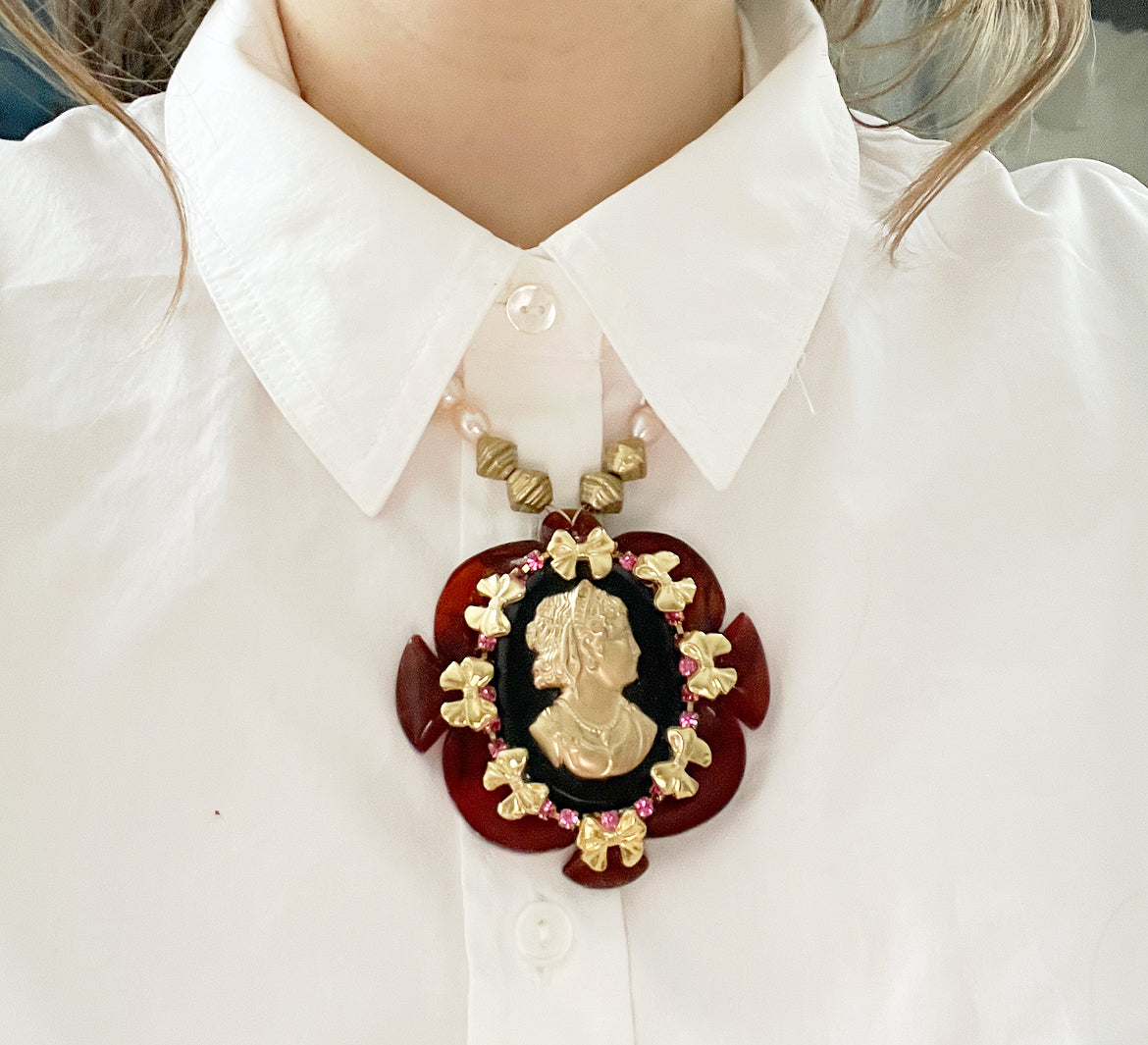 Darling bow cameo necklace