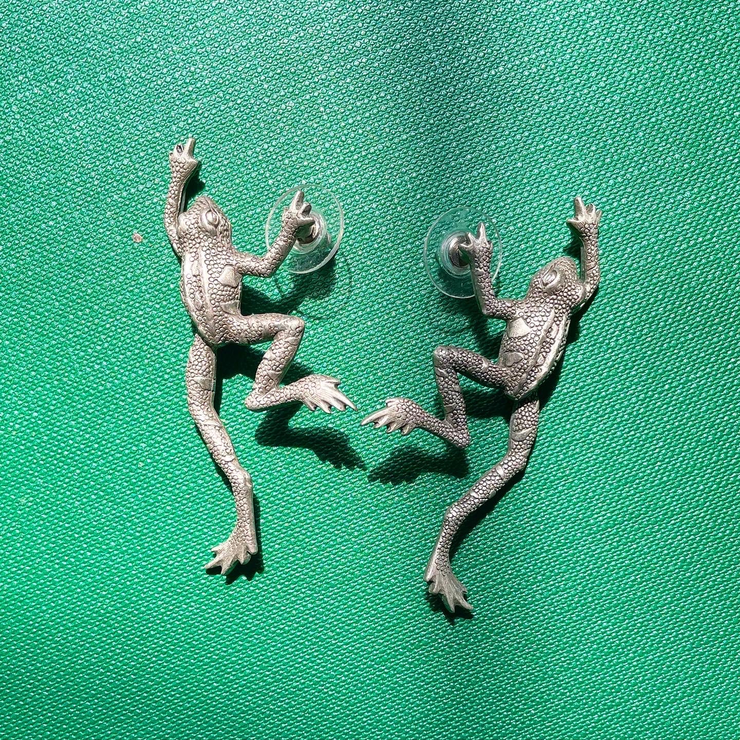 Vintage climbing frog earrings